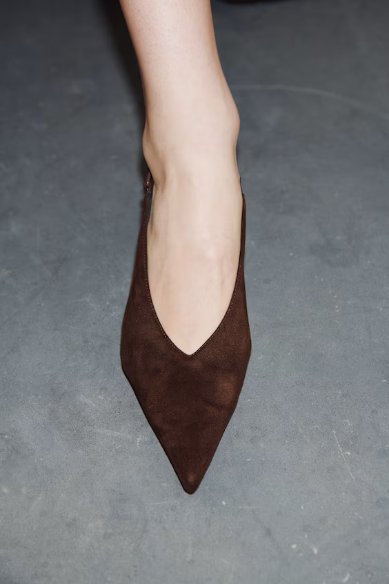 Босоножки на каблуке kitten с открытым задником