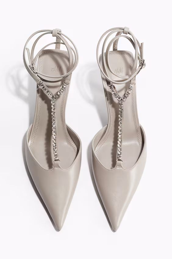 Босоножки на высоком каблуке с ремешками