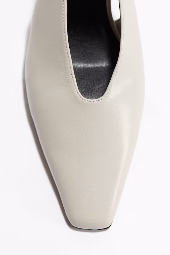 Туфли на высоком каблуке с открытым задником