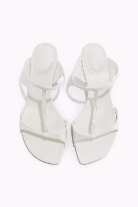 Сандалии на высоком каблуке