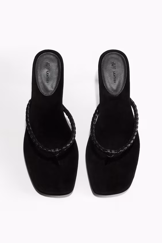 Сандалии на высоком каблуке из замши