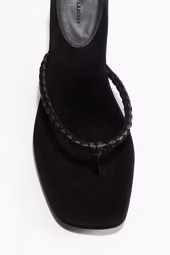 Сандалии на высоком каблуке из замши