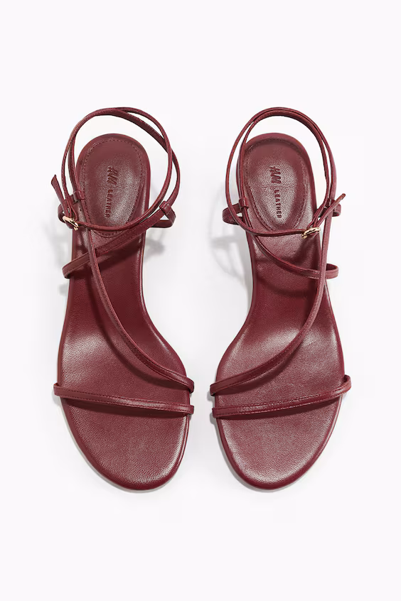 Туфли из кожи на котеночьем каблуке