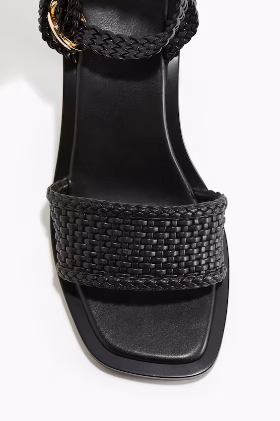 Плетеные босоножки на высоком каблуке