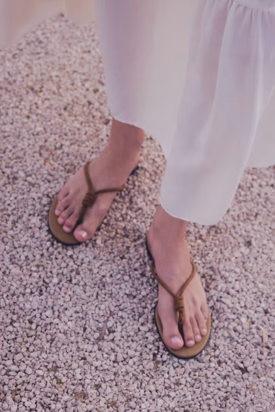 Шлепанцы с узловой деталью