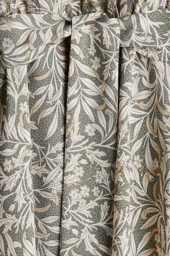 Платье с поясом на завязках