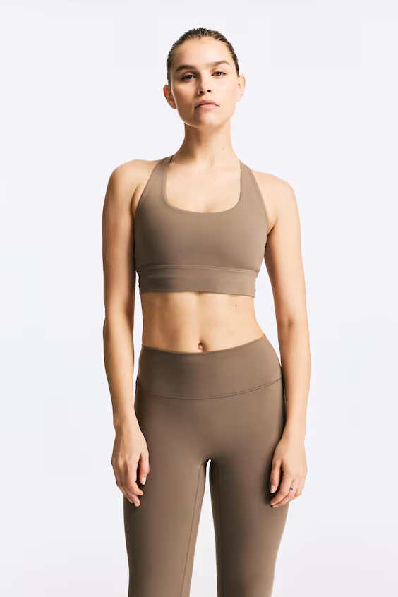 Спортивный бюстгальтер с средней поддержкой и технологией softmove™