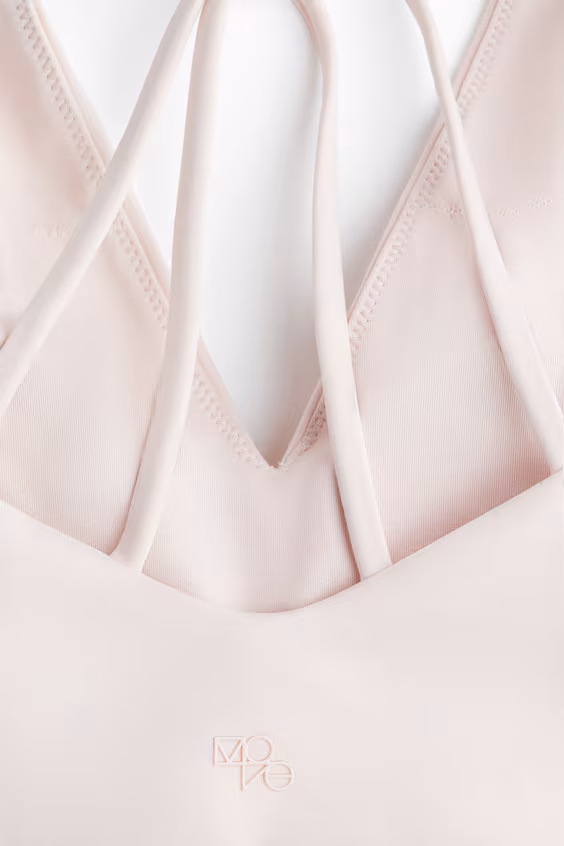 Спортивный бюстгальтер с низкой поддержкой и технологией softmove™