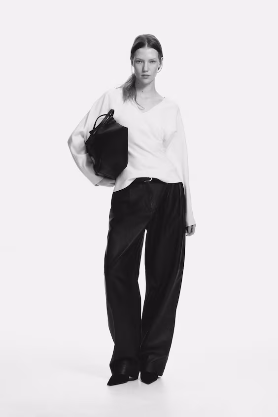 Свитер из трикотажа с v-образным вырезом