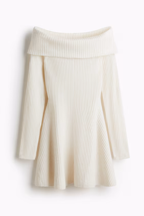 Платье с обнаженными плечами из рубчика