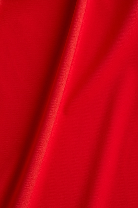 Платье в интерлоке с наплечниками