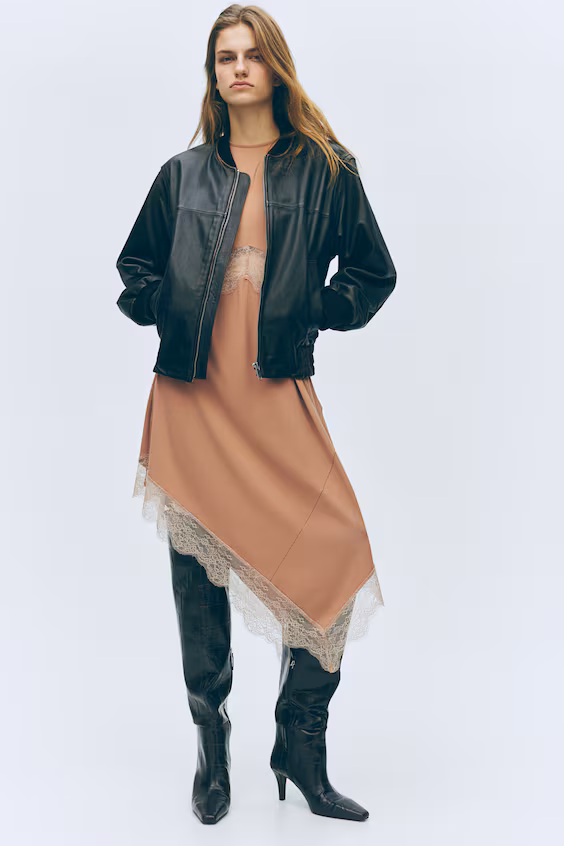 Платье с кружевом