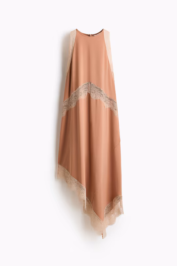 Платье с кружевом