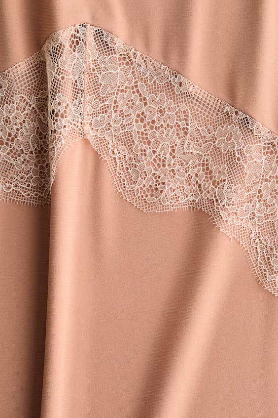 Платье с кружевом