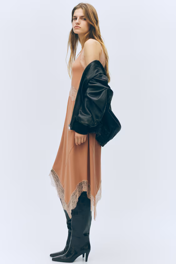 Платье с кружевом