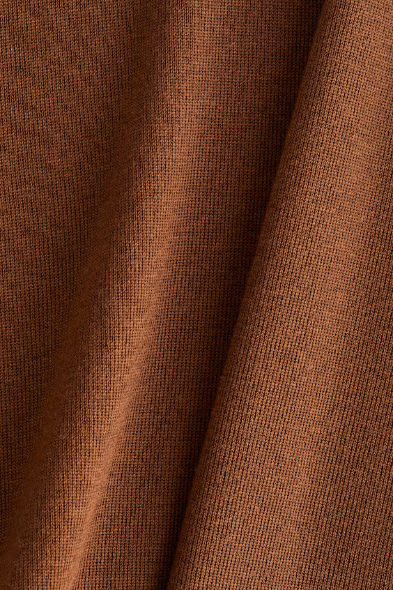 Платье с открытыми плечами