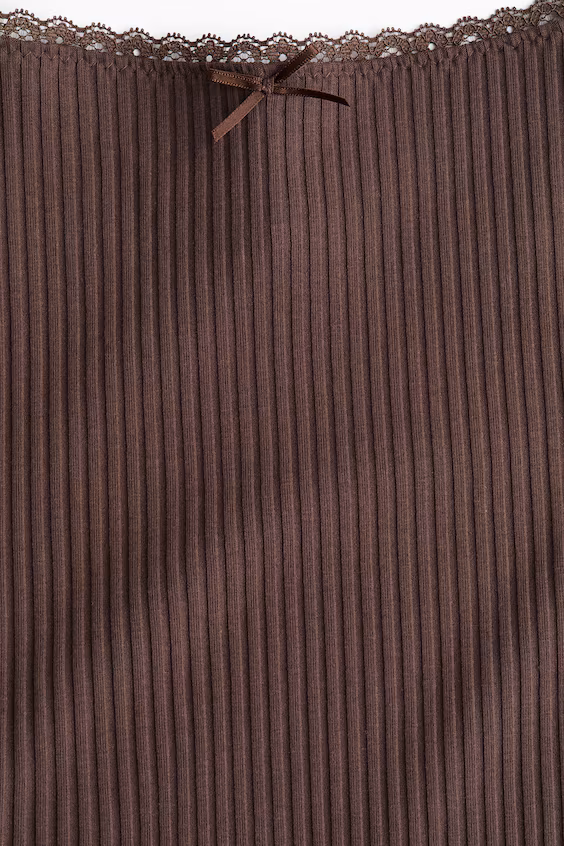 Топ с кружевными бретелями