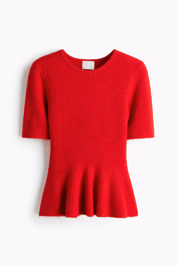 Кофта с баской из рубчикового трикотажа