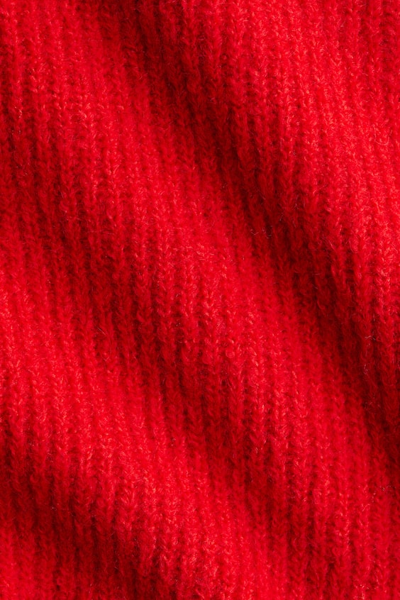 Кофта с баской из рубчикового трикотажа