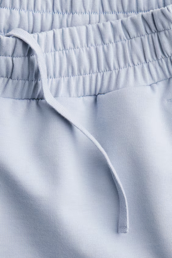 Спортивные шорты