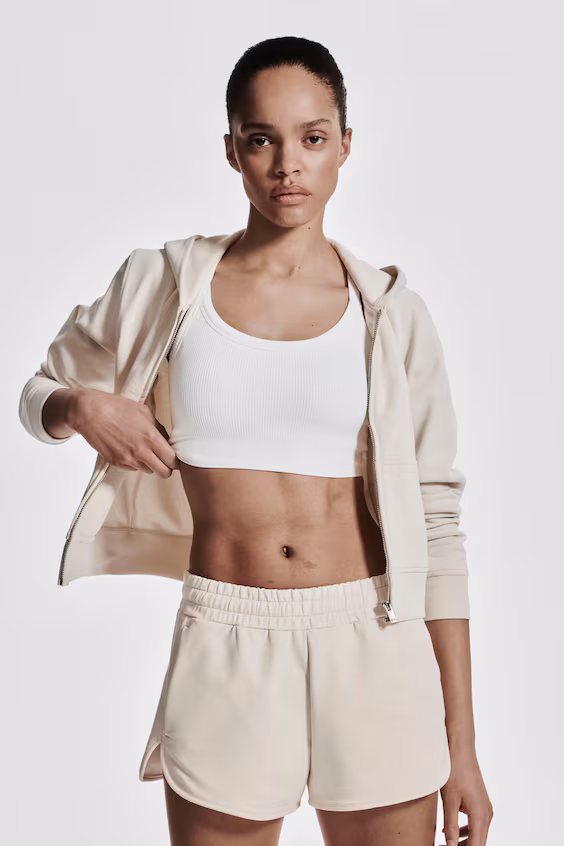 Спортивные шорты