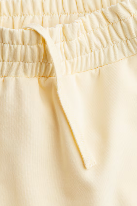 Спортивные шорты