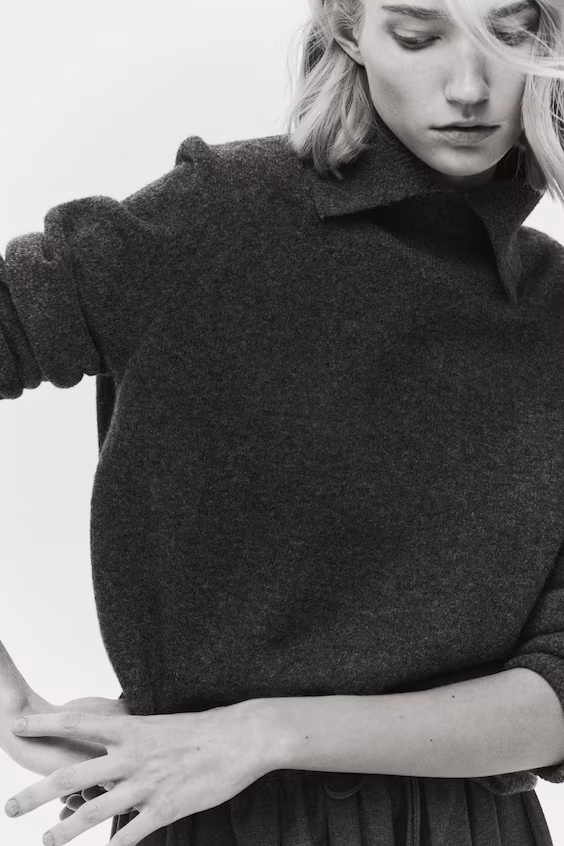 Свитер с высоким воротником