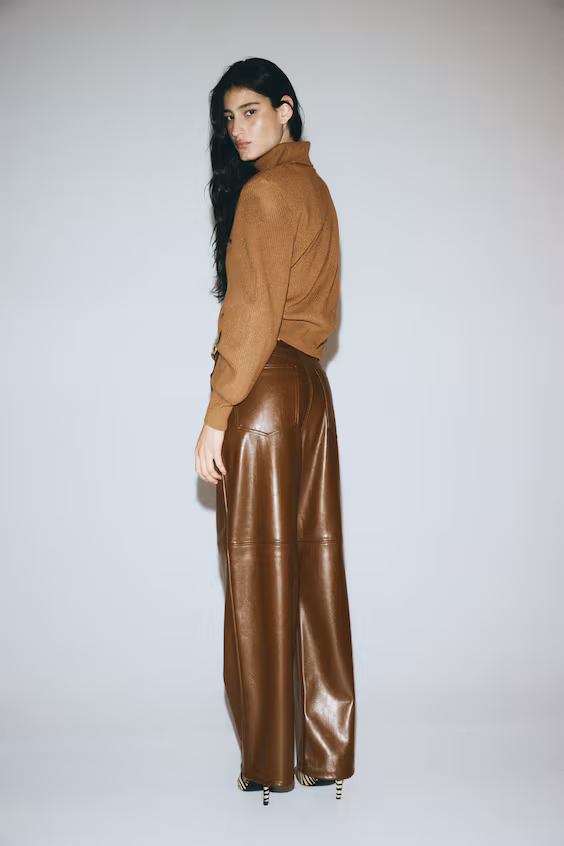 Свитер с наплечниками