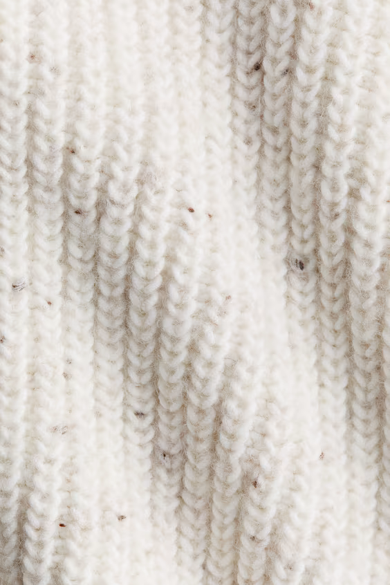 Жилет из трикотажа с воротником-шарфом