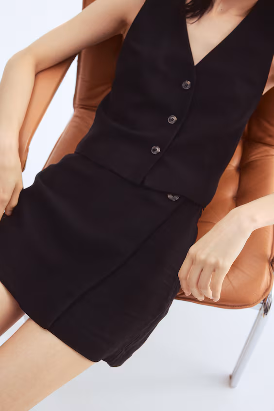 Короткий жилет