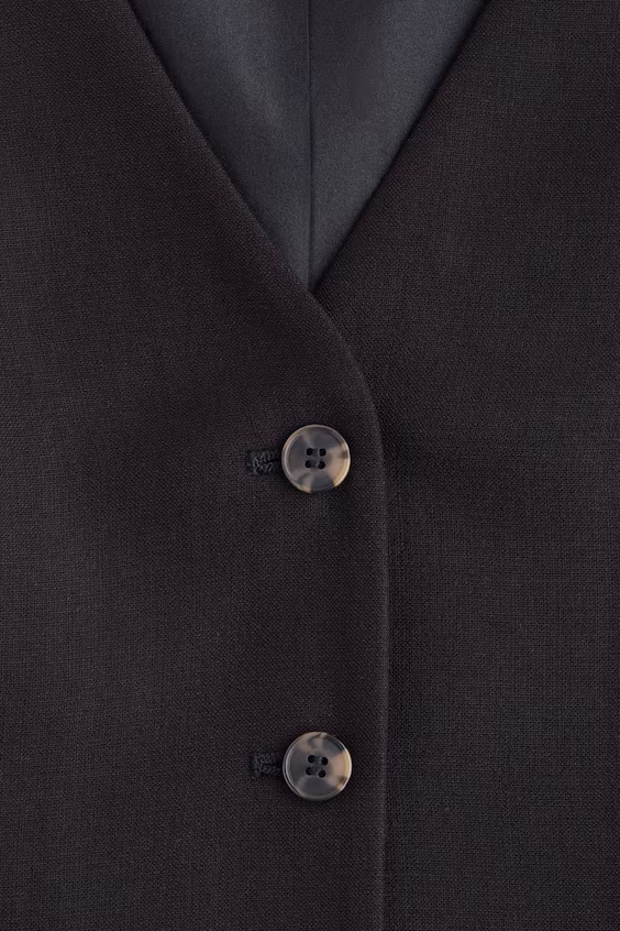 Короткий жилет