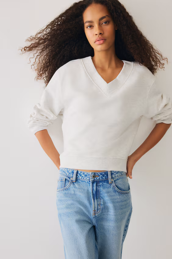 Свитшот с вырезом лодочкой