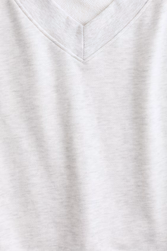 Свитшот с вырезом лодочкой