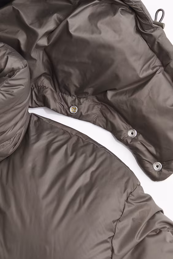 Пуховое пальто с капюшоном