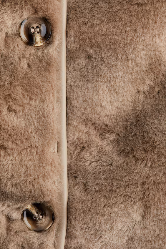 Пушистое длинное пальто