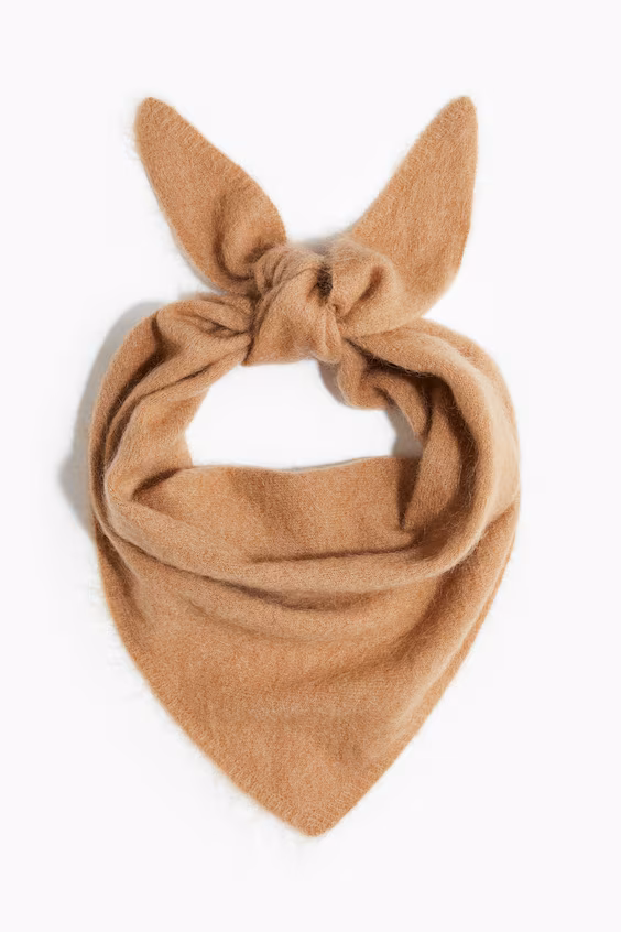 Треугольный шарф из мохера