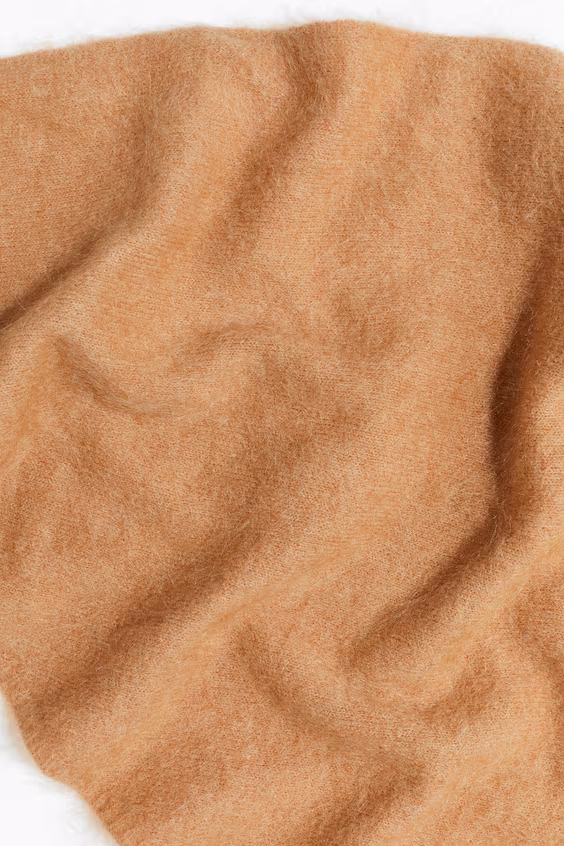 Треугольный шарф из мохера