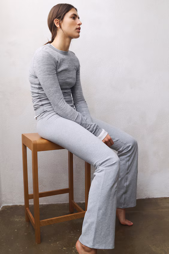 Леггинсы для занятий спортом в стиле клёш