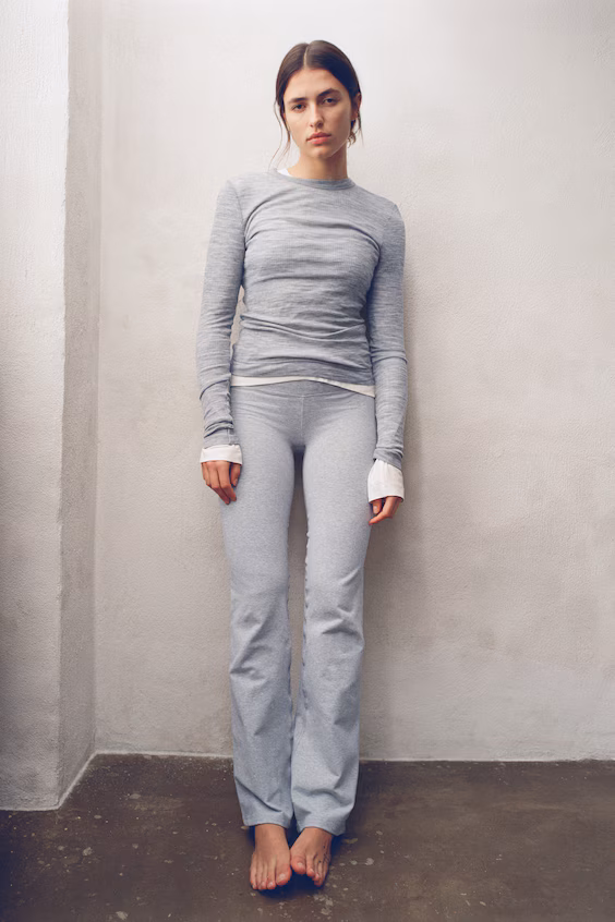 Леггинсы для занятий спортом в стиле клёш