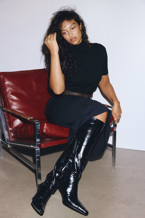 Сапоги до колена на высоком каблуке