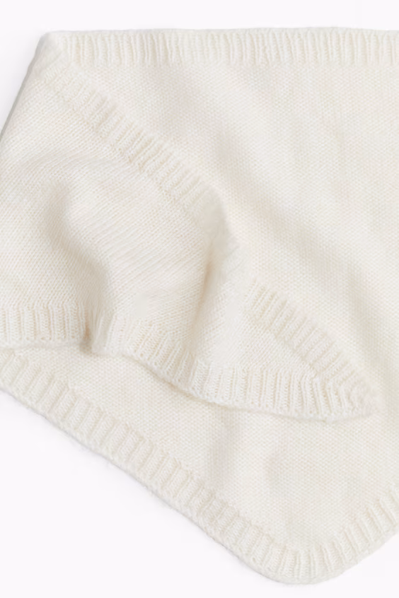 Треугольный трикотажный шарф