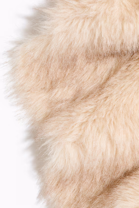 Асимметричный воротник