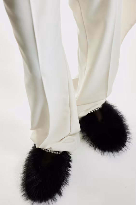 Украшенные шлепанцы