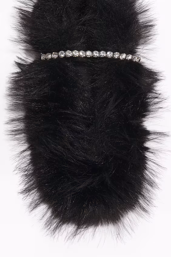 Украшенные шлепанцы