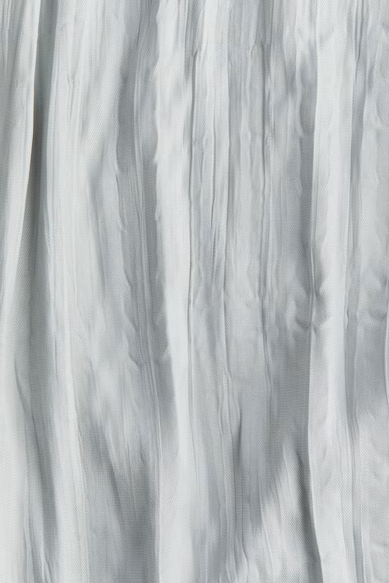 Платье из помятого атласа с запахом