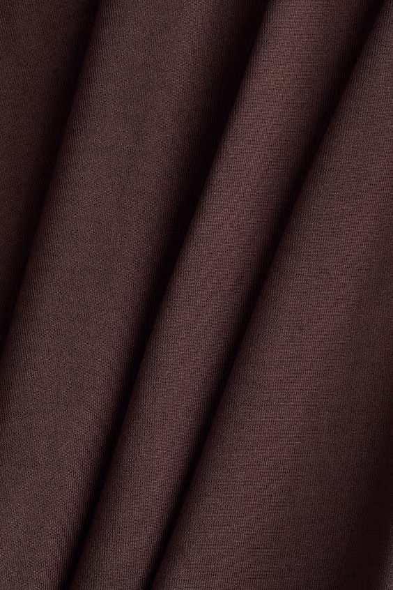 Свитер с открытыми плечами