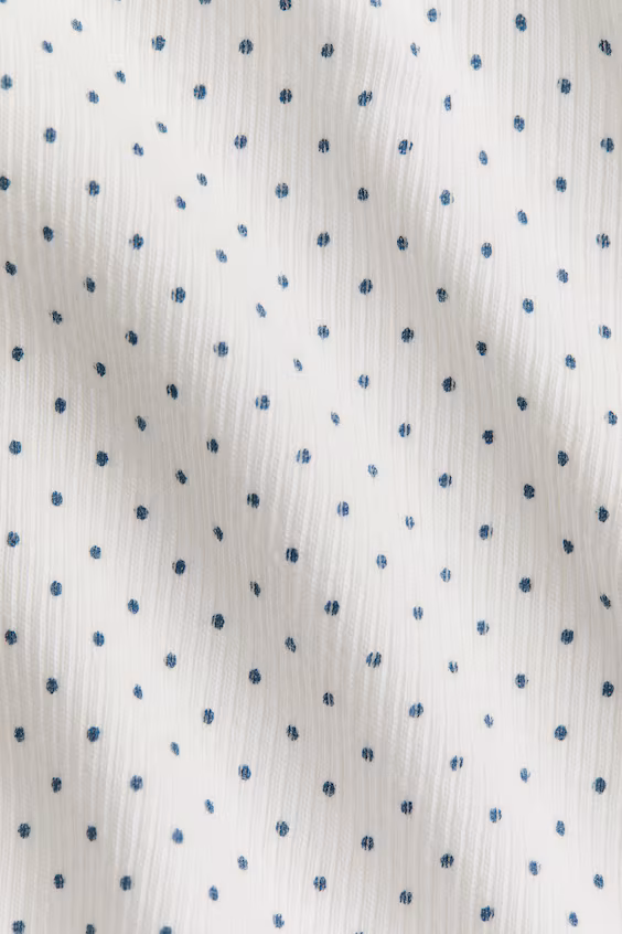 Футболка в рубчик с вырезом лодочкой