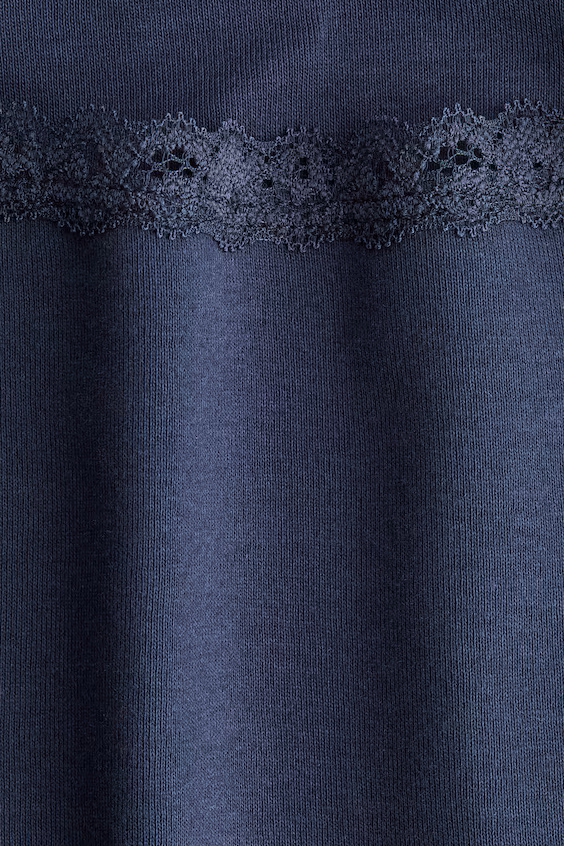 Свитер с обнаженными плечами