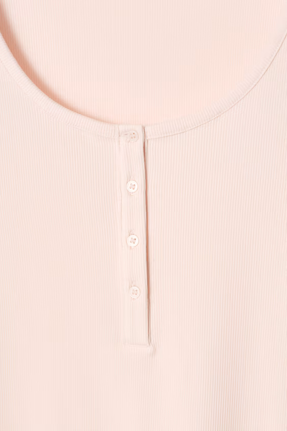 Футболка хенли в рубчик