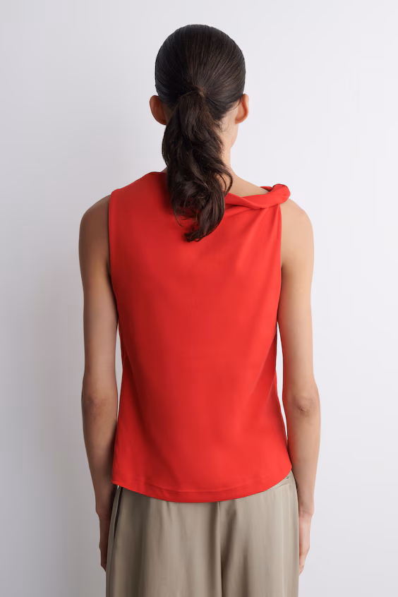 Топ из хлопка с скрученной деталью